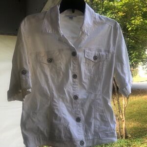 Vintage short sleeve white denim like jacket snaps closed has 4 pockets